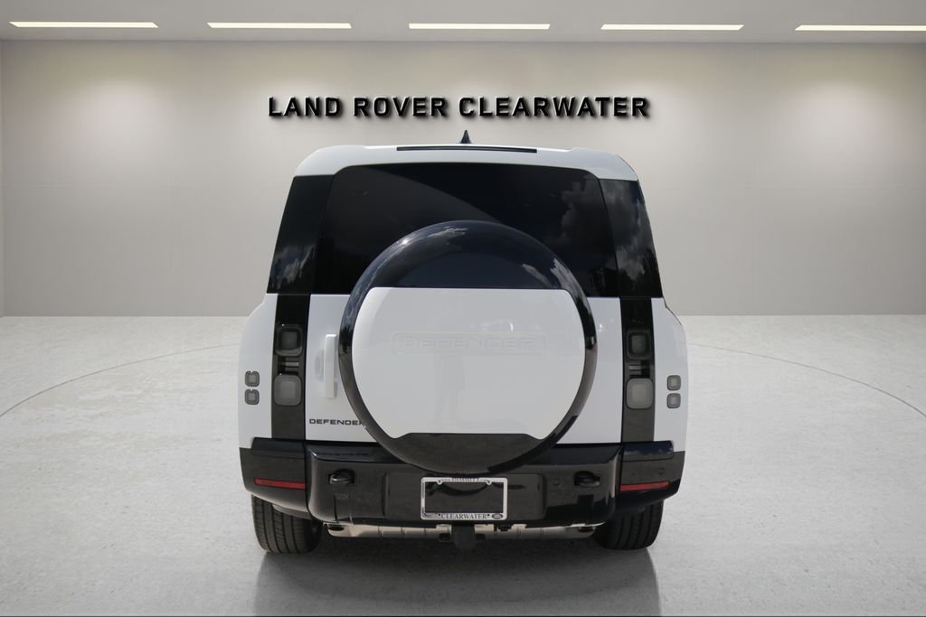 New 2026 Fuji White Land Rover X-Dynamic SE image 4