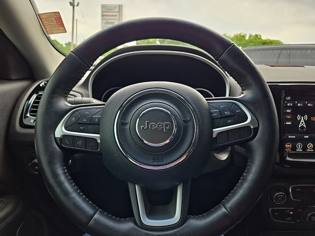 Used 2018 White Jeep Latitude image 36