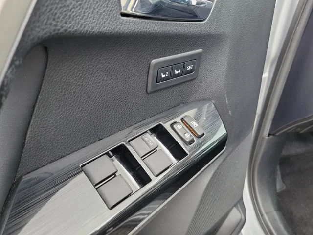 2017 Toyota RAV4 Limited - Photo 24