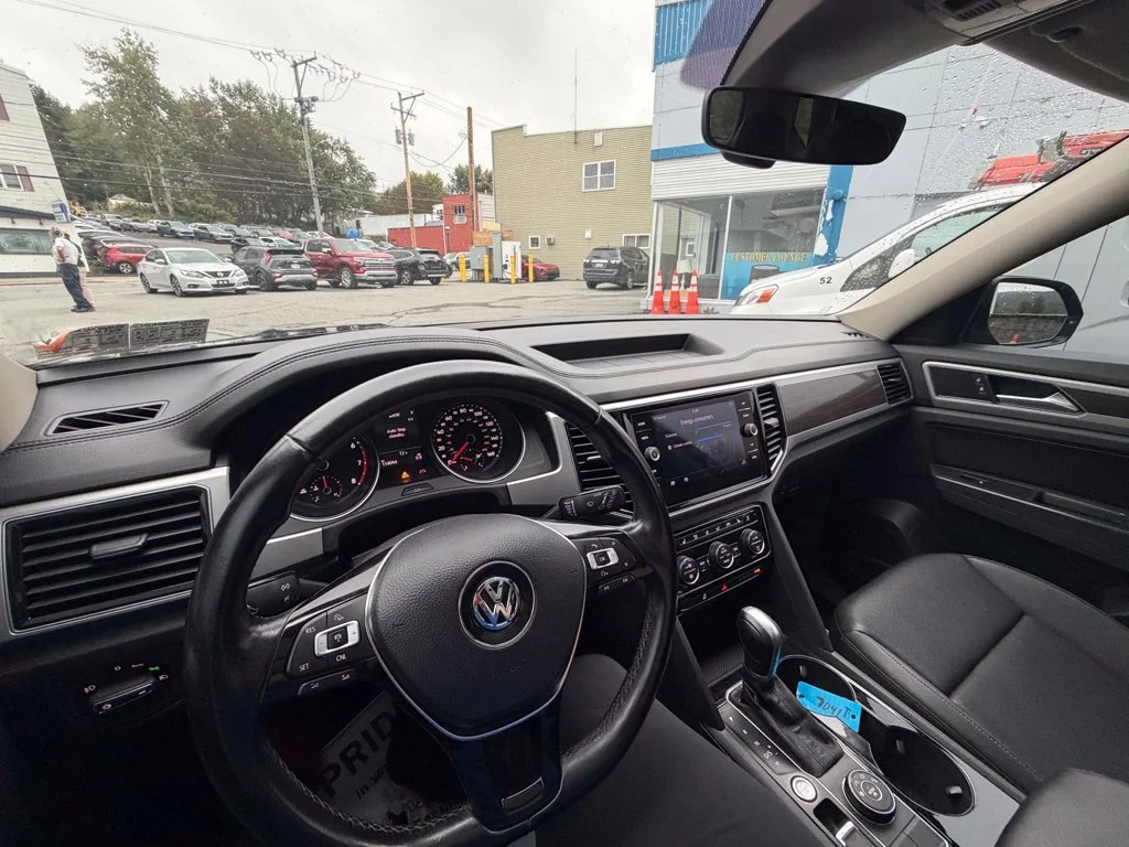 Used 2018 Black Volkswagen 3.6L V6 SEL image 24