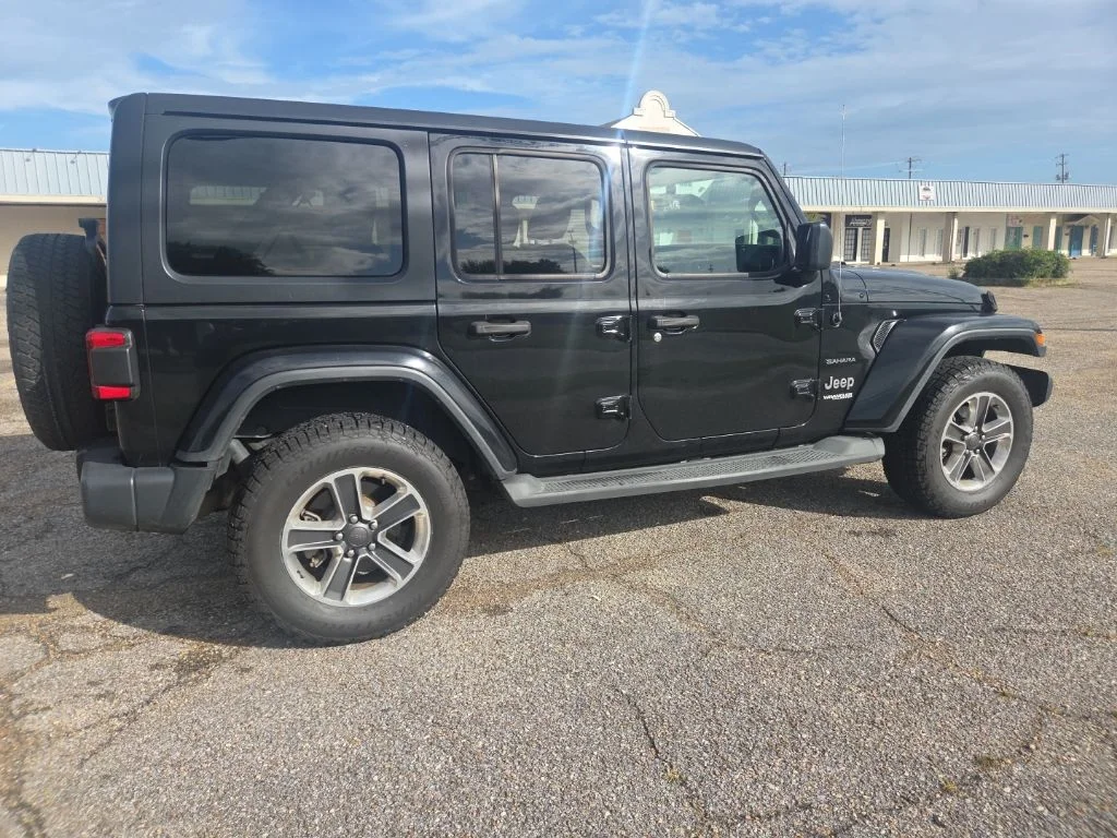 Used 2018 Black Jeep Unlimited Sahara image 14