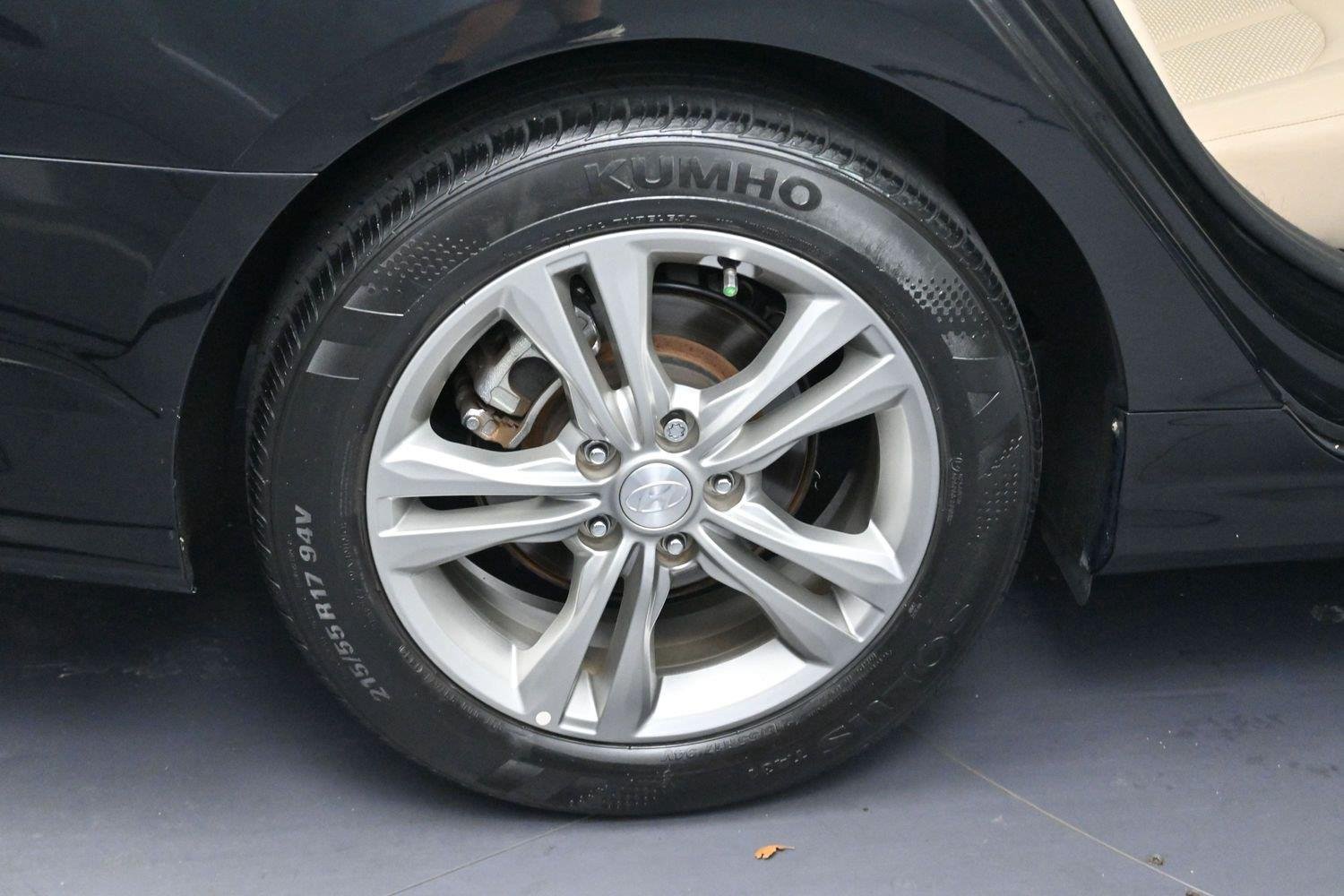 Used 2019 Phantom Black Hyundai SEL image 32