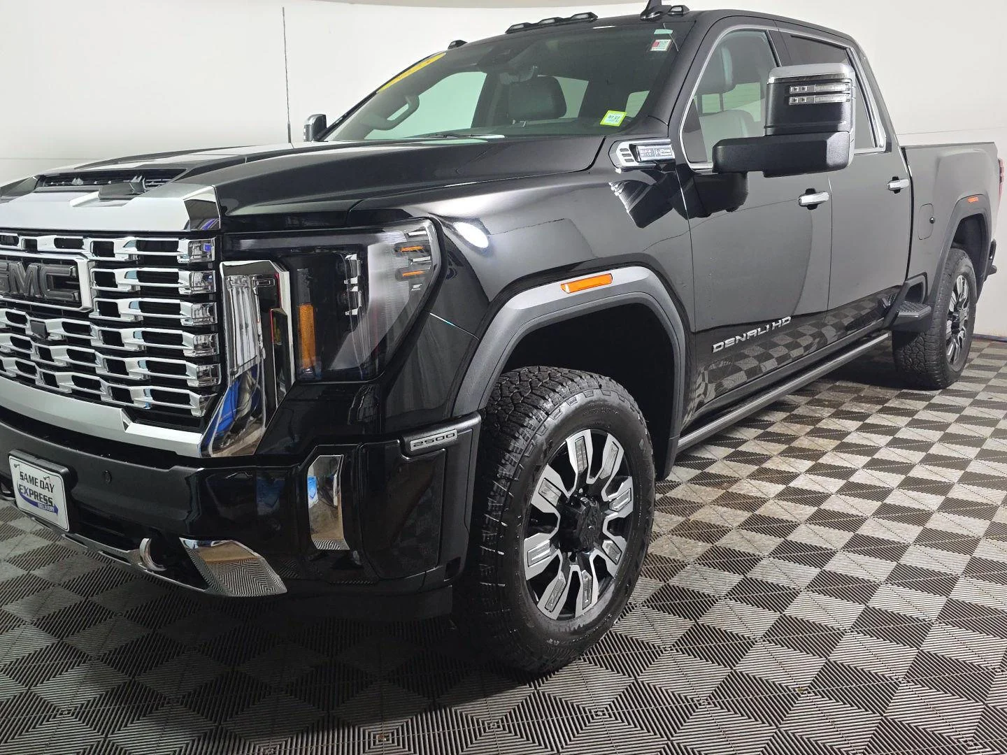 Used 2025 Onyx Black GMC Denali image 6