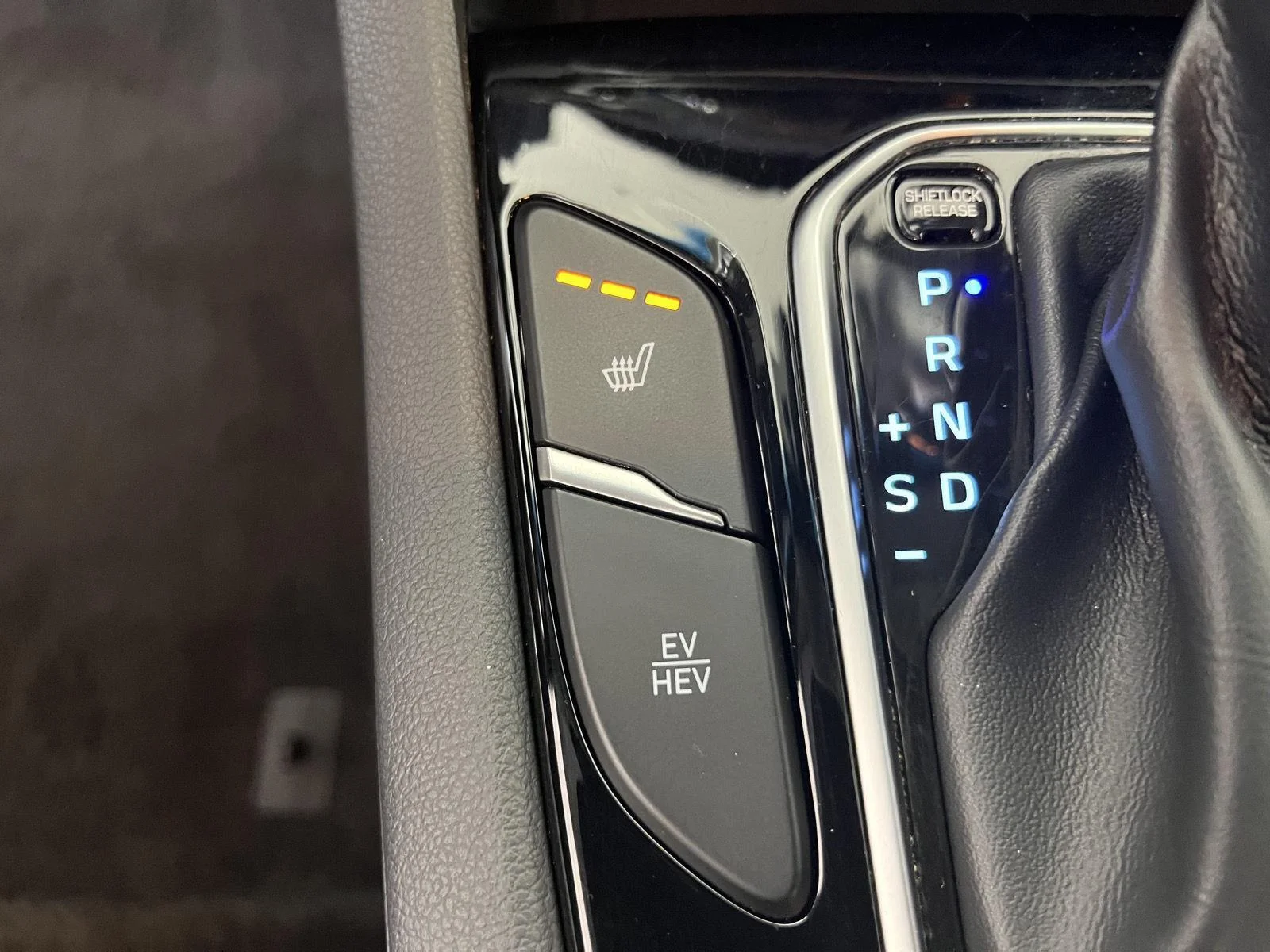 Used 2019 Ceramic White Hyundai Limited image 19