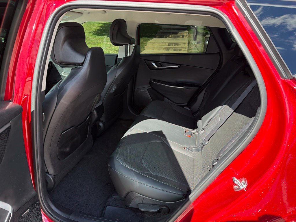 Used 2024 Red Kia Wind image 12