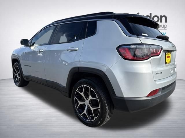 Used 2024 Silver Zynith Metallic Clearcoat Jeep Limited image 5