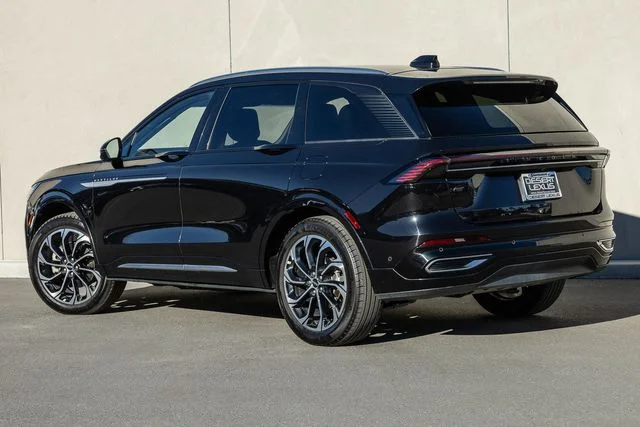Used 2024 Infinite Black Metallic Clearcoat Lincoln Reserve image 3