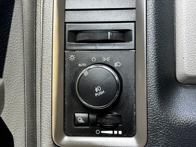 Used 2012 White Ram Express image 15