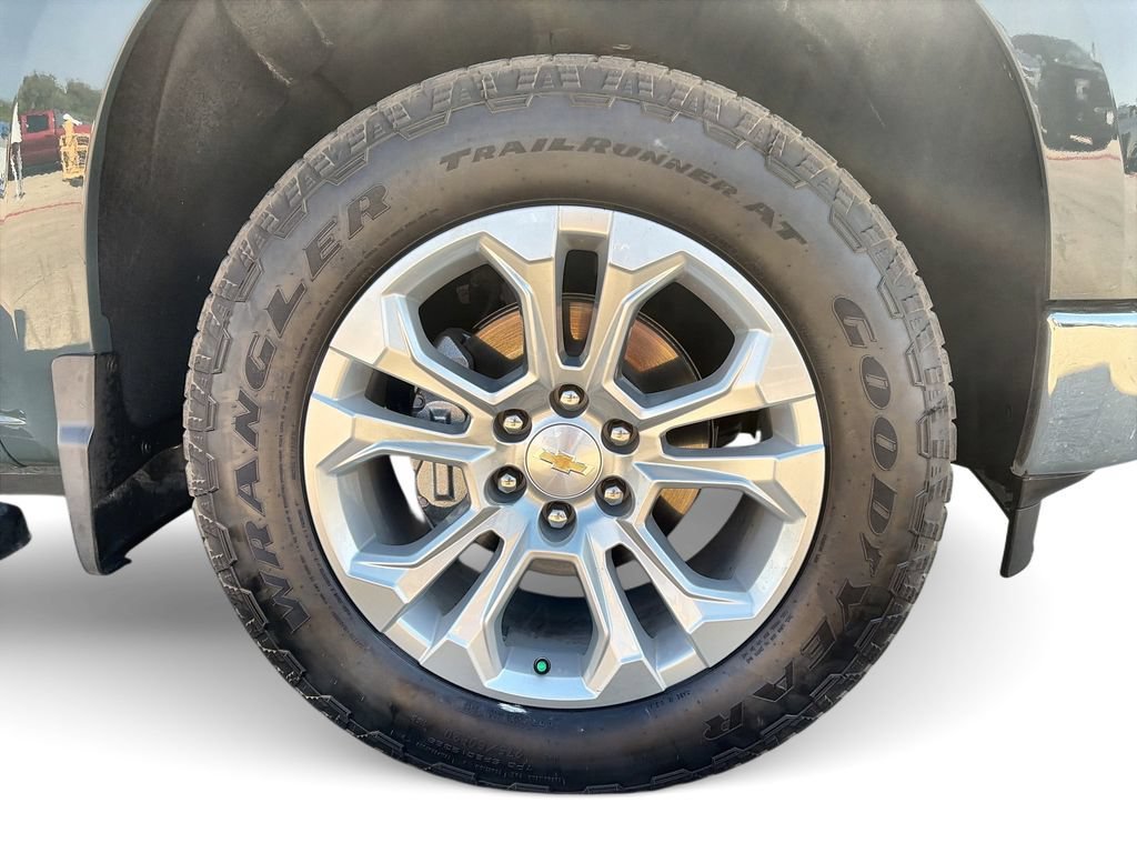 Used 2025 Cypress Gray Chevrolet LTZ image 34