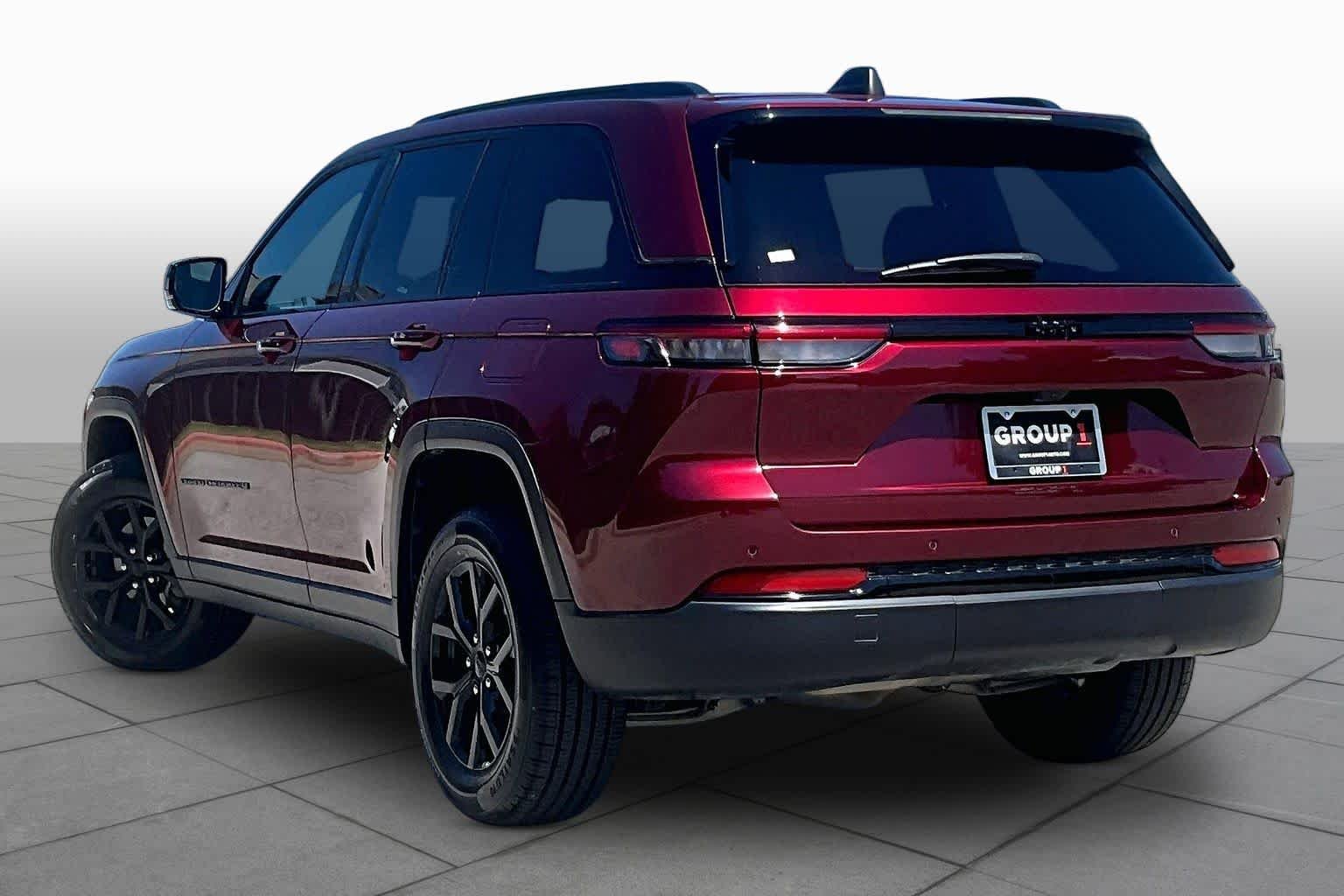 Used 2024 Velvet Red Pearlcoat Jeep Altitude image 12