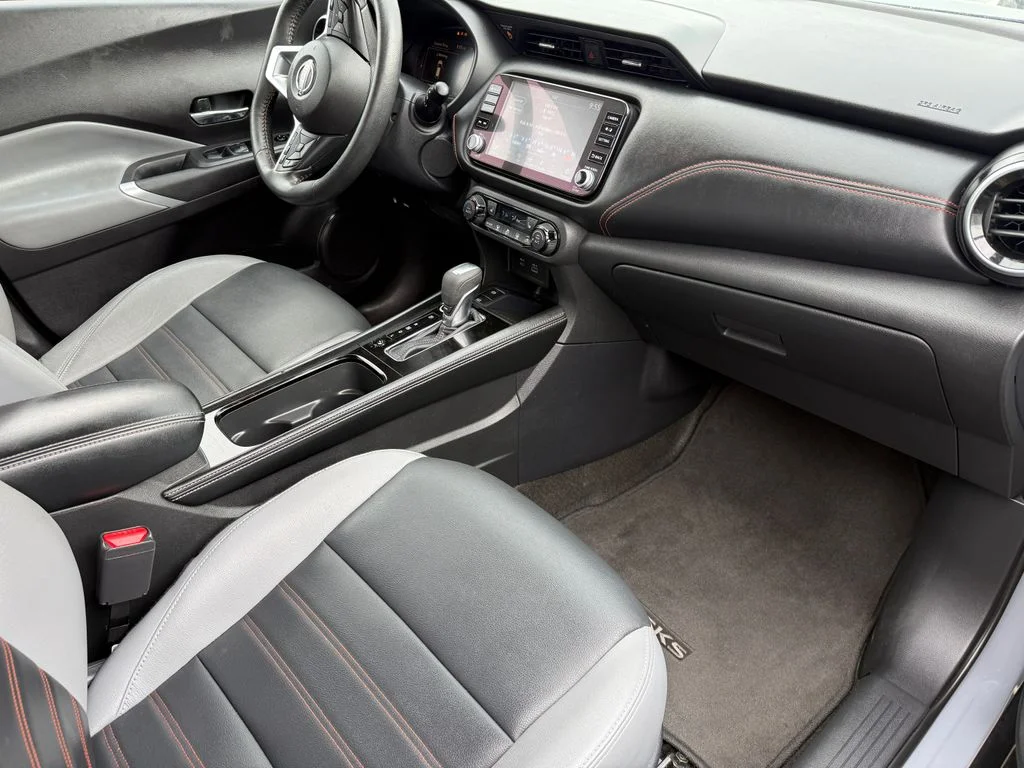 Used 2024 Gray Nissan SR image 3