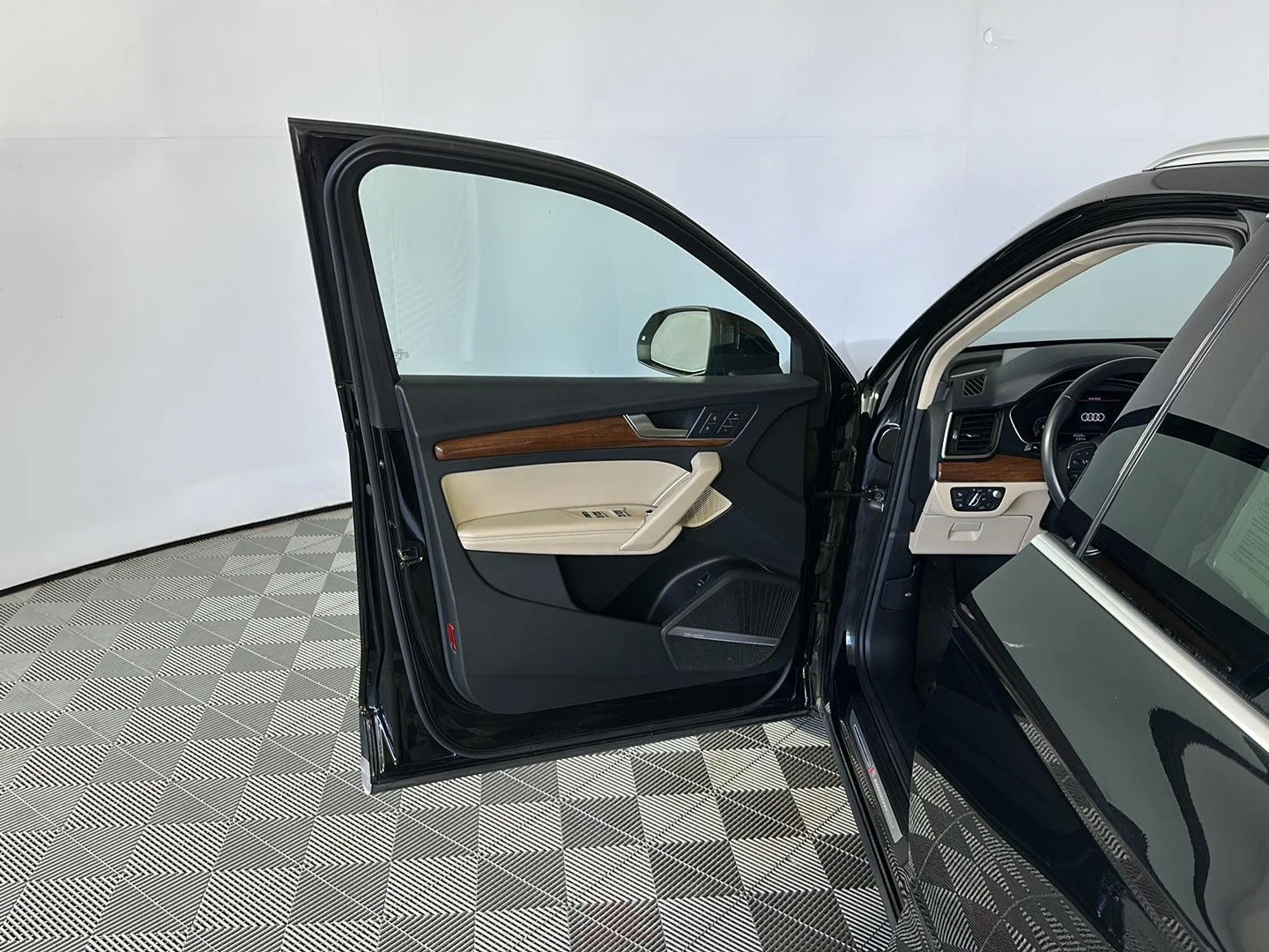 Used 2023 Mythos Black Metallic Audi S line Prestige image 18