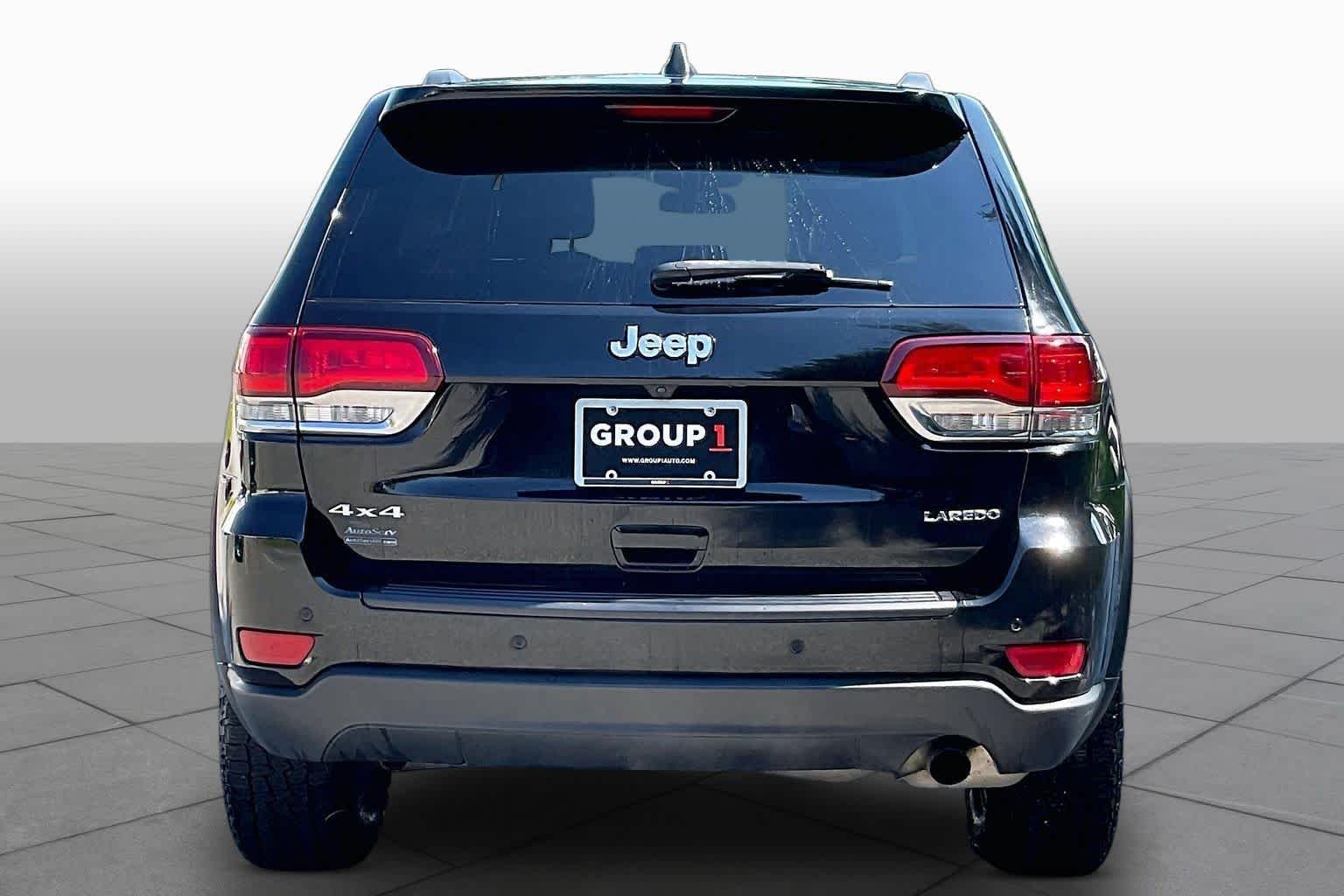 Used 2021 Diamond Black Crystal Pearlcoat Jeep Laredo X image 4