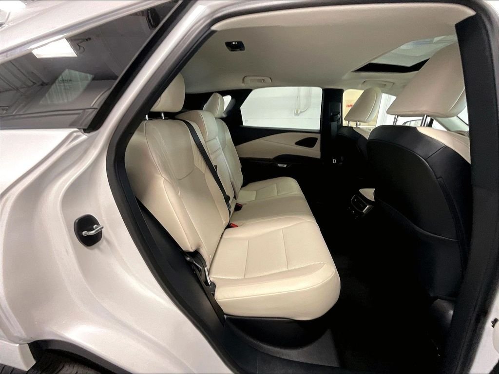 Used 2024 White Lexus 350 Premium image 16