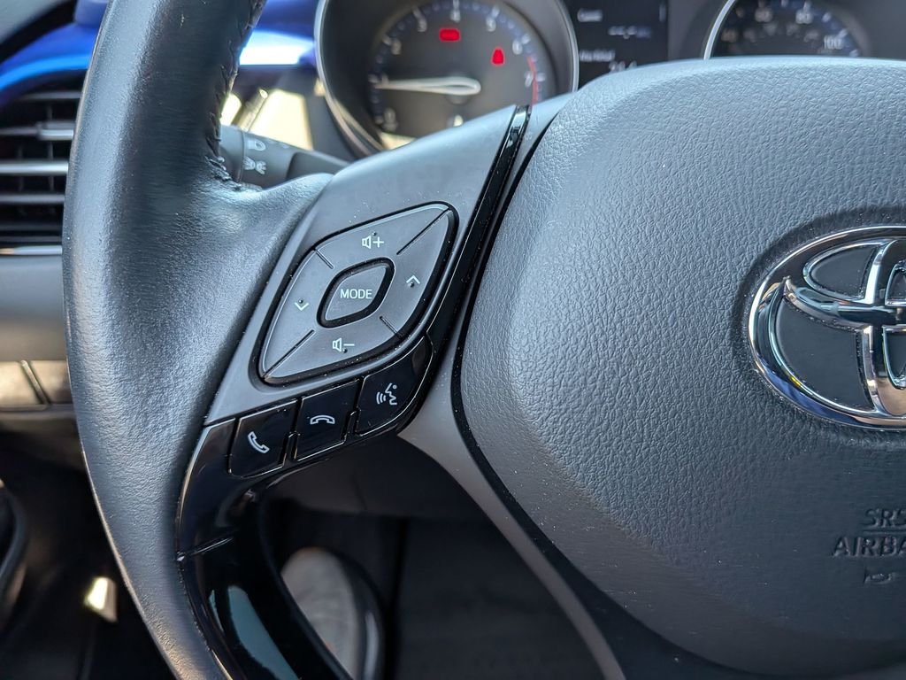 Used 2021 White Toyota XLE image 19