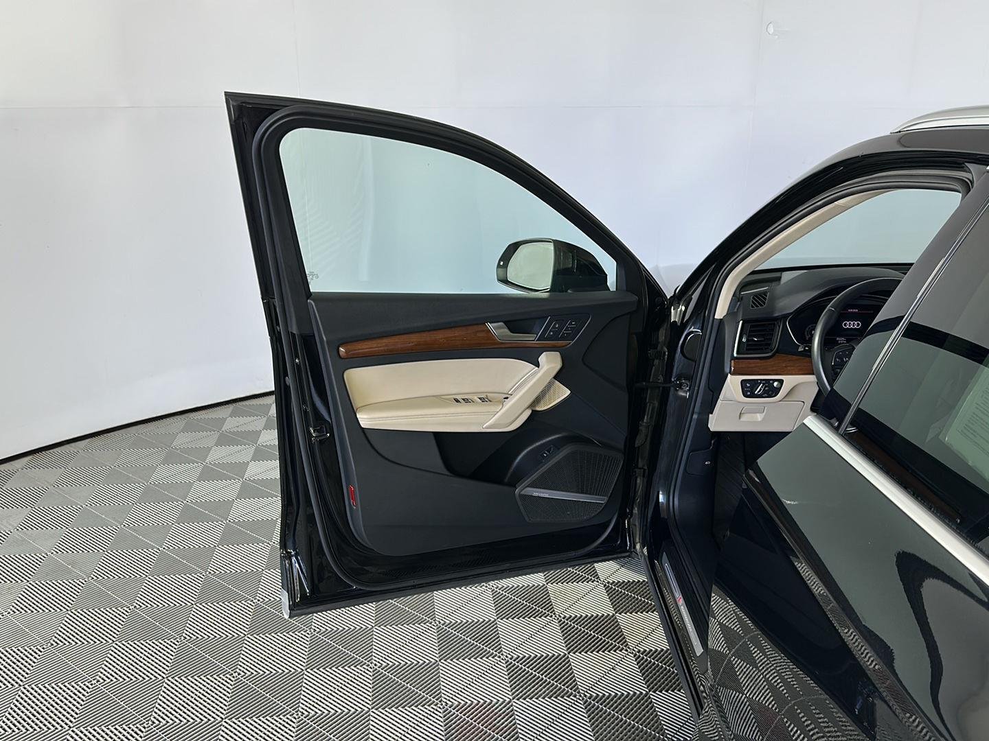 Used 2023 Mythos Black Metallic Audi S line Prestige image 18