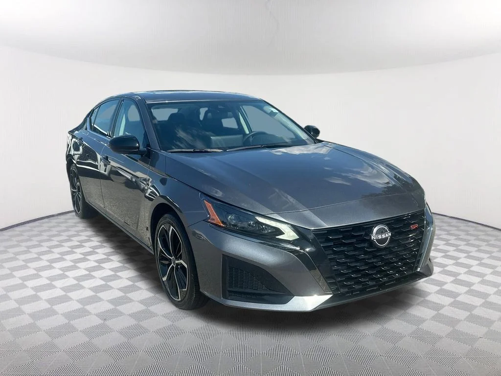 Used 2025 Gray Nissan 2.5 SR image 3