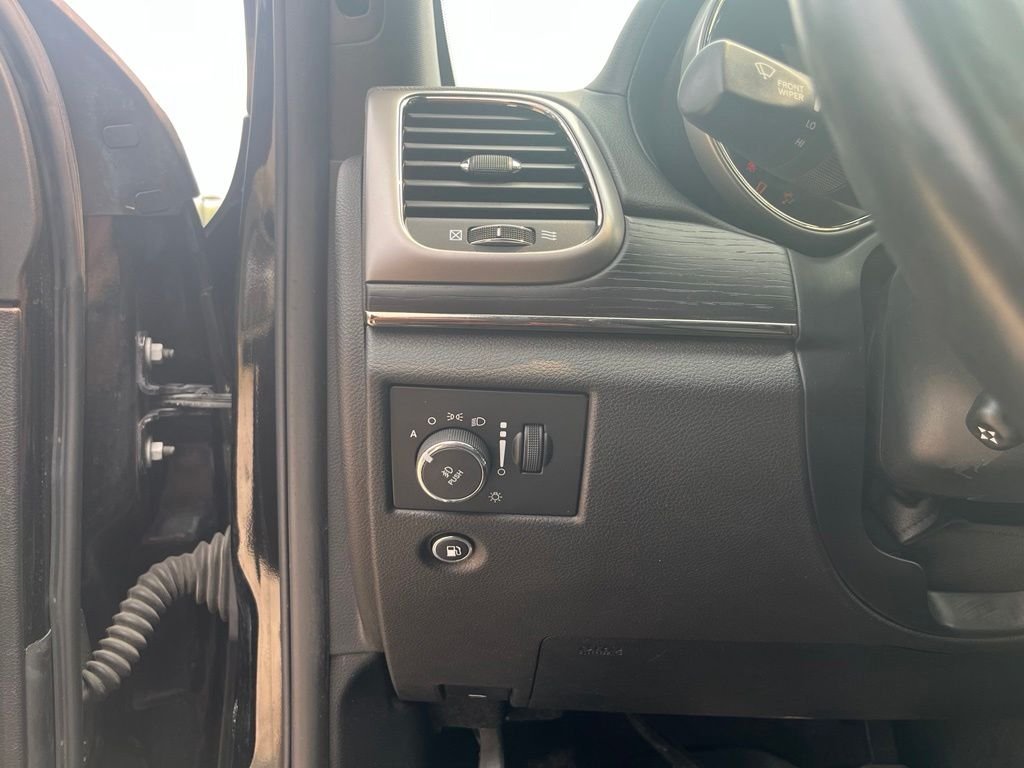 Used 2018 Diamond Black Jeep Overland image 24
