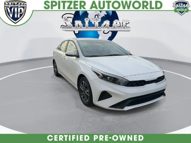 Used 2024 White Kia LXS image 3