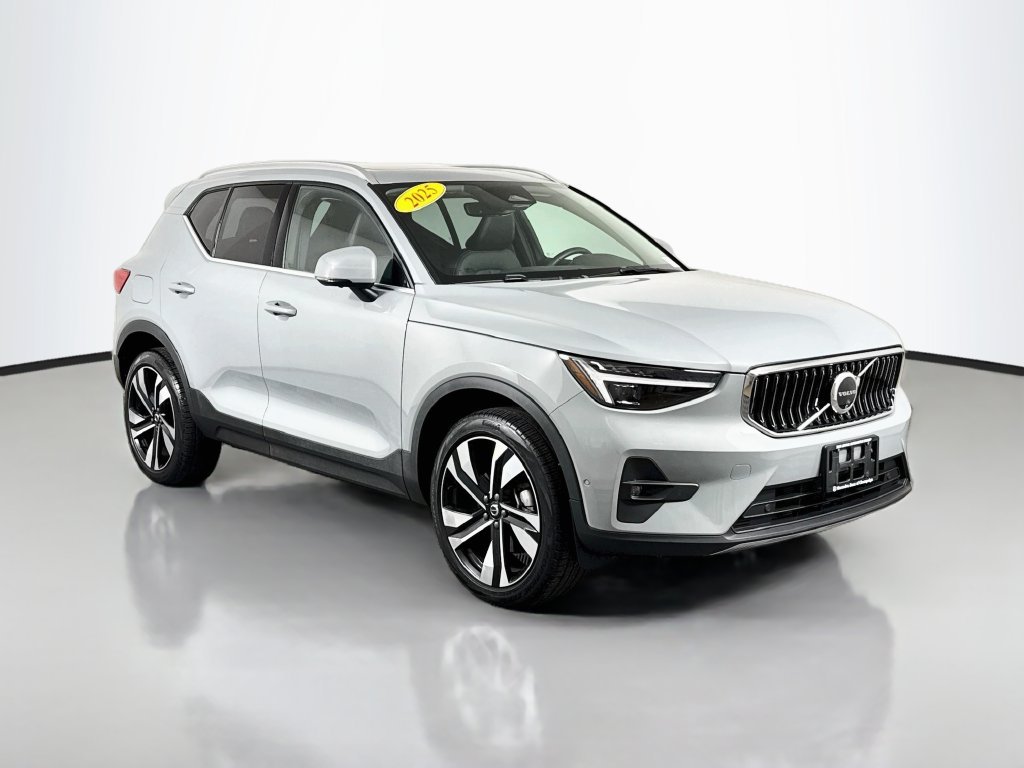 2025 Volvo XC40 Plus