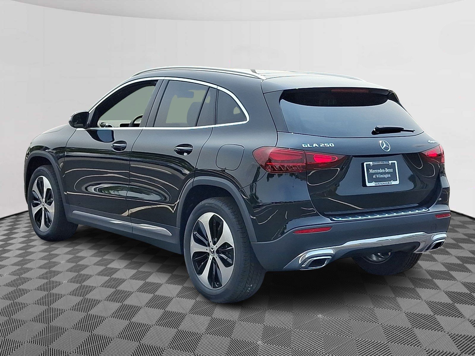 New 2026 Night Black Mercedes-Benz GLA 250 image 4