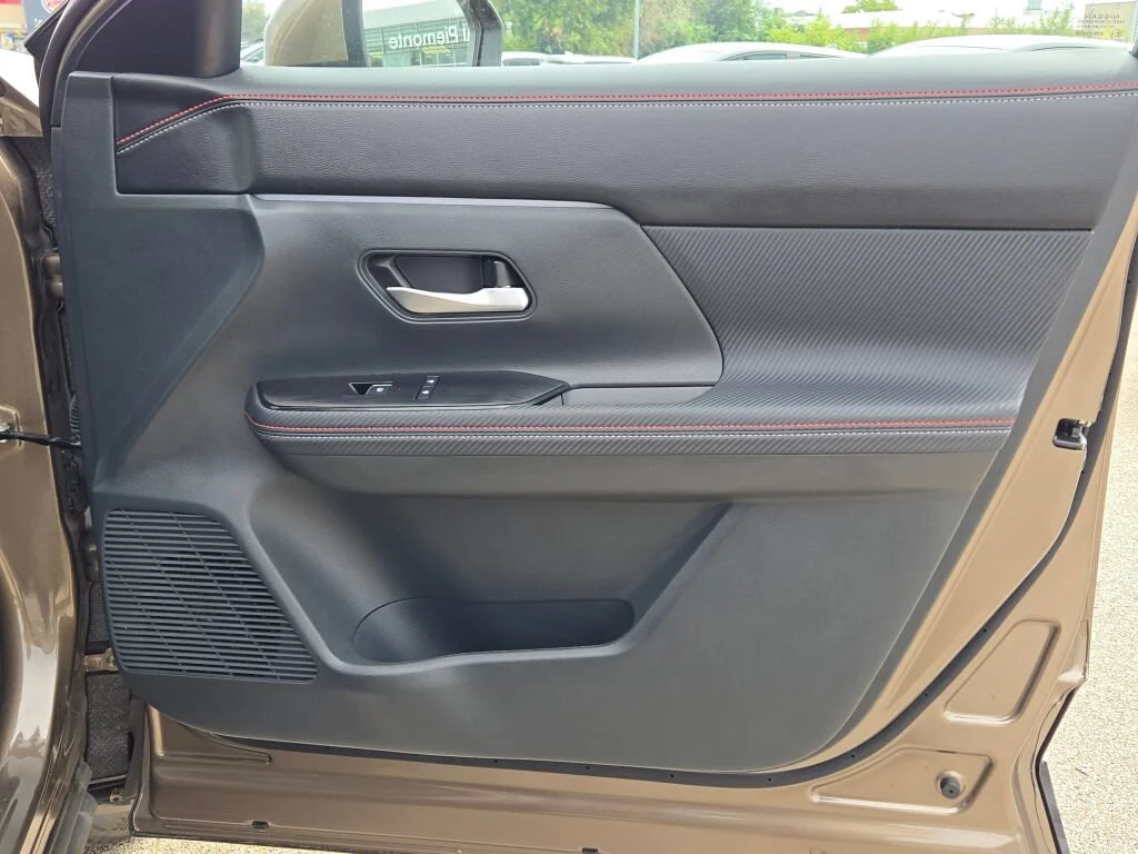 Used 2025 Brown Nissan SR image 6