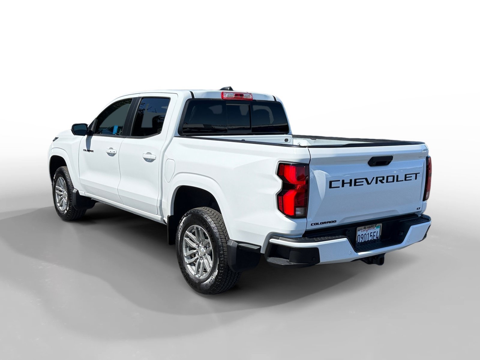 Used 2024 Summit White Chevrolet LT image 3