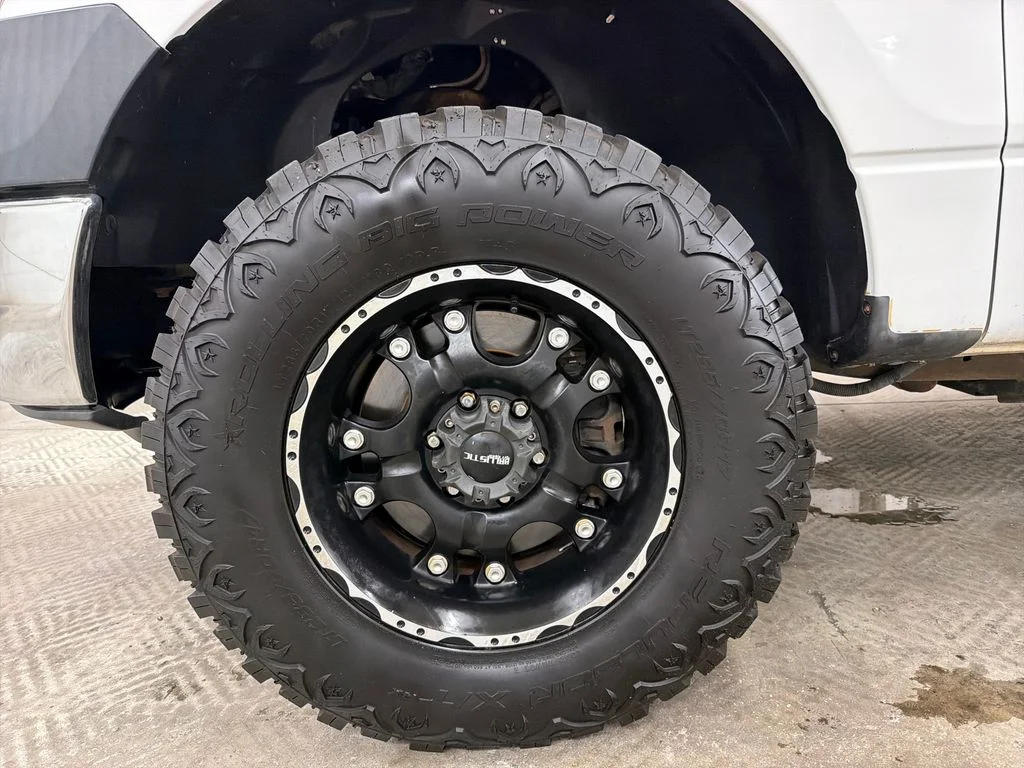 Used 2013 White Ford XL image 10