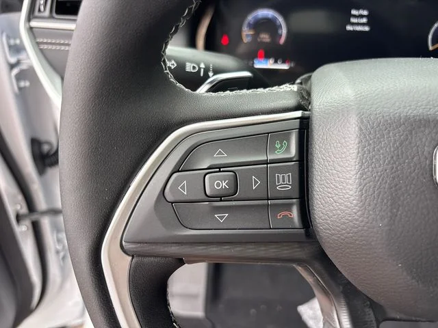New 2027 White/off-white Jeep Laredo X image 21