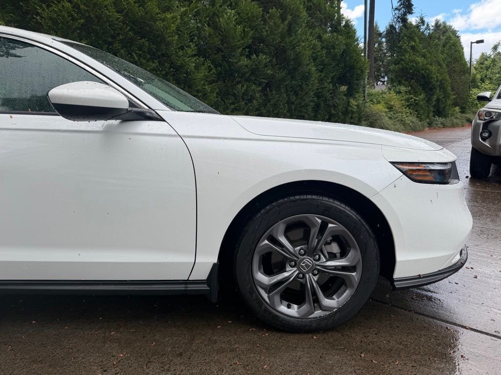 Used 2023 Platinum White Honda EX image 1
