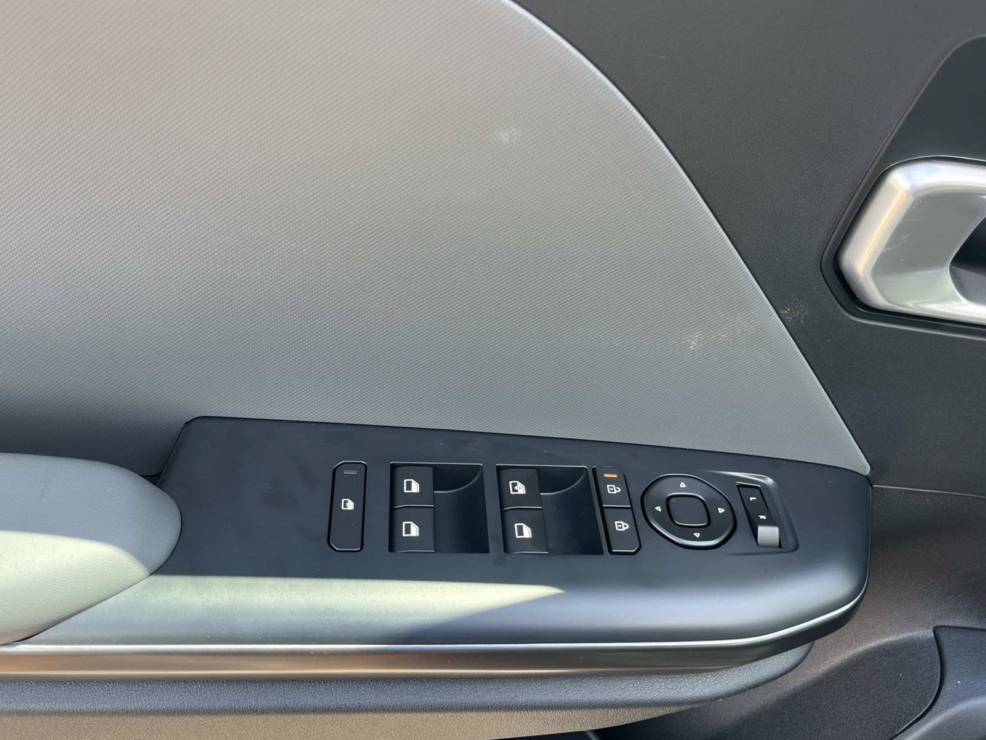 New 2026 Interstellar Gray Kia LXS image 21