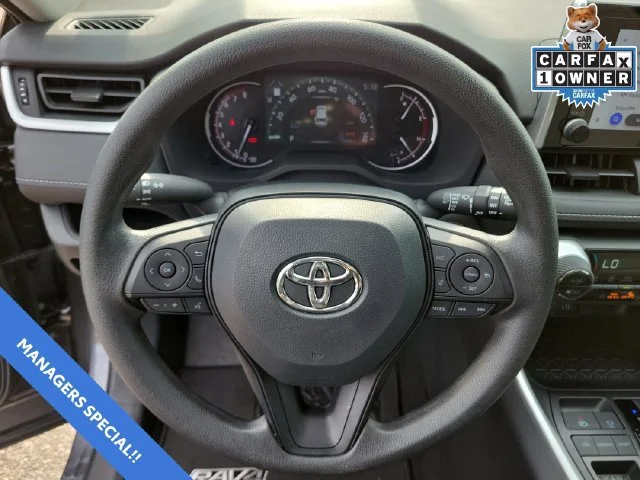 2025 Toyota RAV4 XLE - Photo 22
