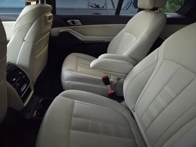 Used 2019 Black BMW xDrive40i image 5
