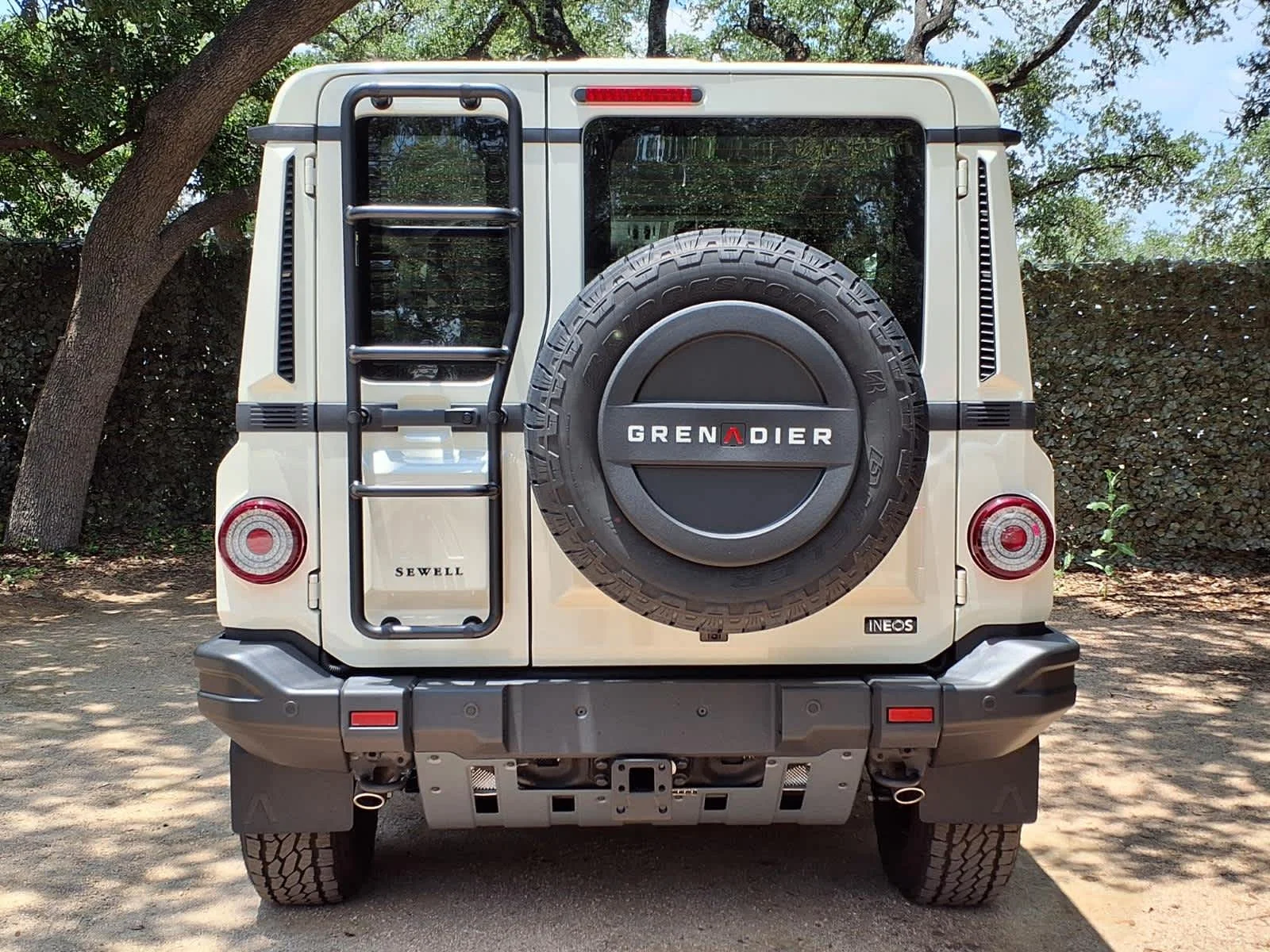 New 2026 SCOTTISH WHITE INEOS Fieldmaster Edition image 5