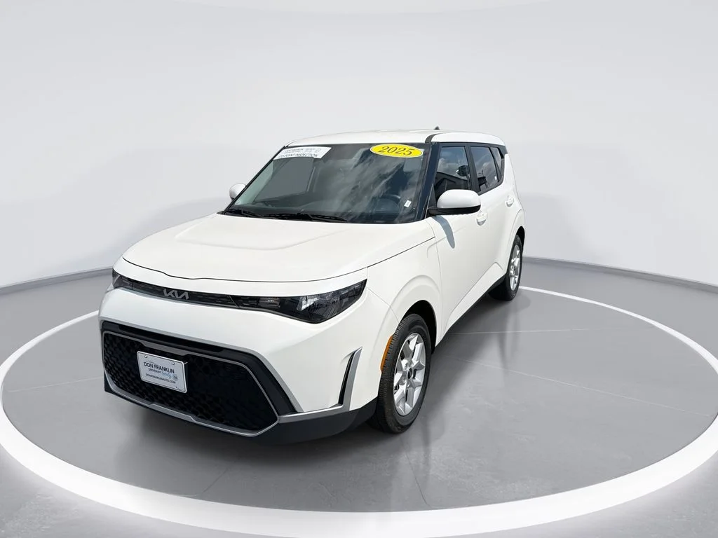 Used 2025 White Kia LX image 4