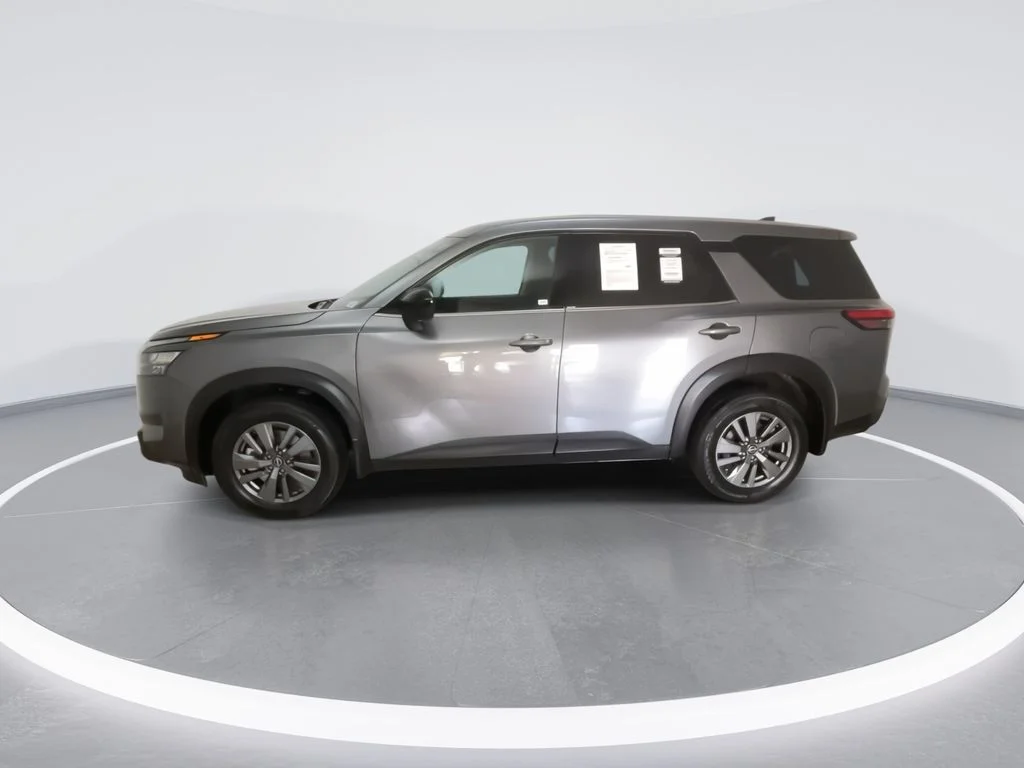 Used 2024 Gray Nissan S image 5