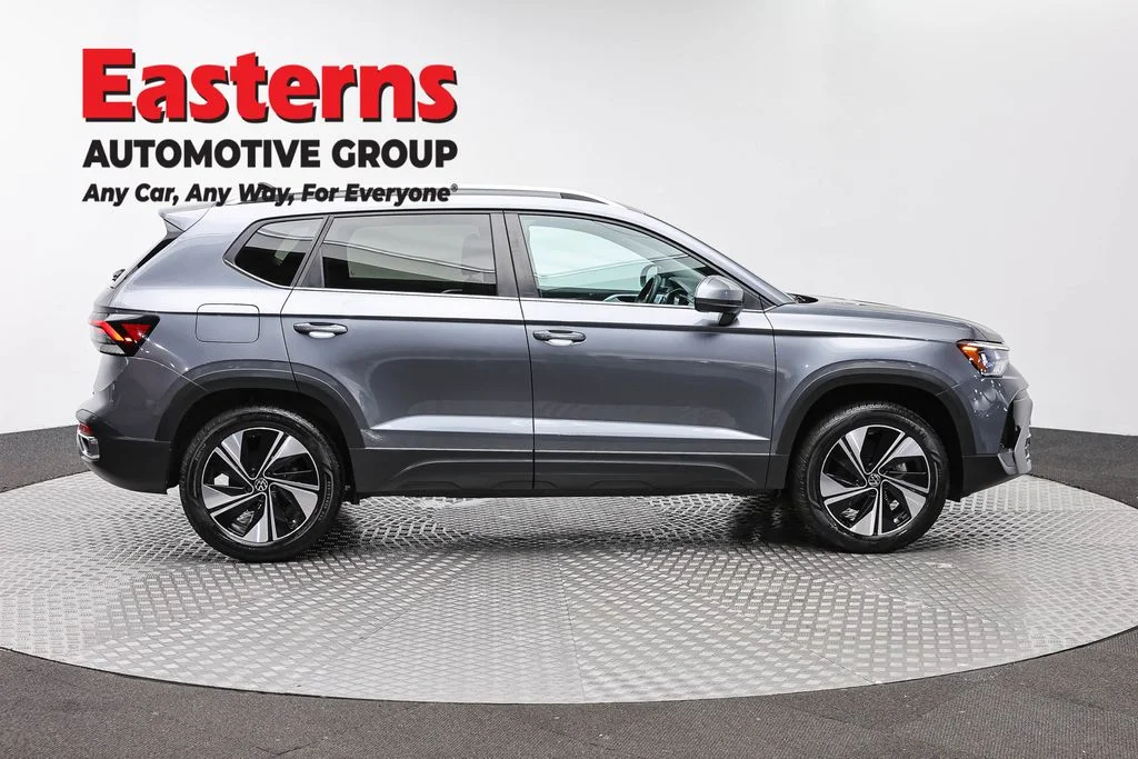 Used 2025 Gray Volkswagen 1.5T SE image 4