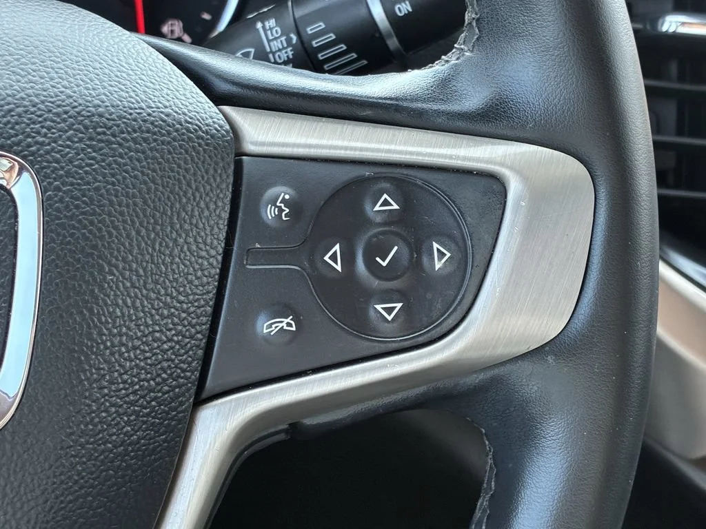 Used 2023 WHITE FROST TRICOAT GMC Denali image 31