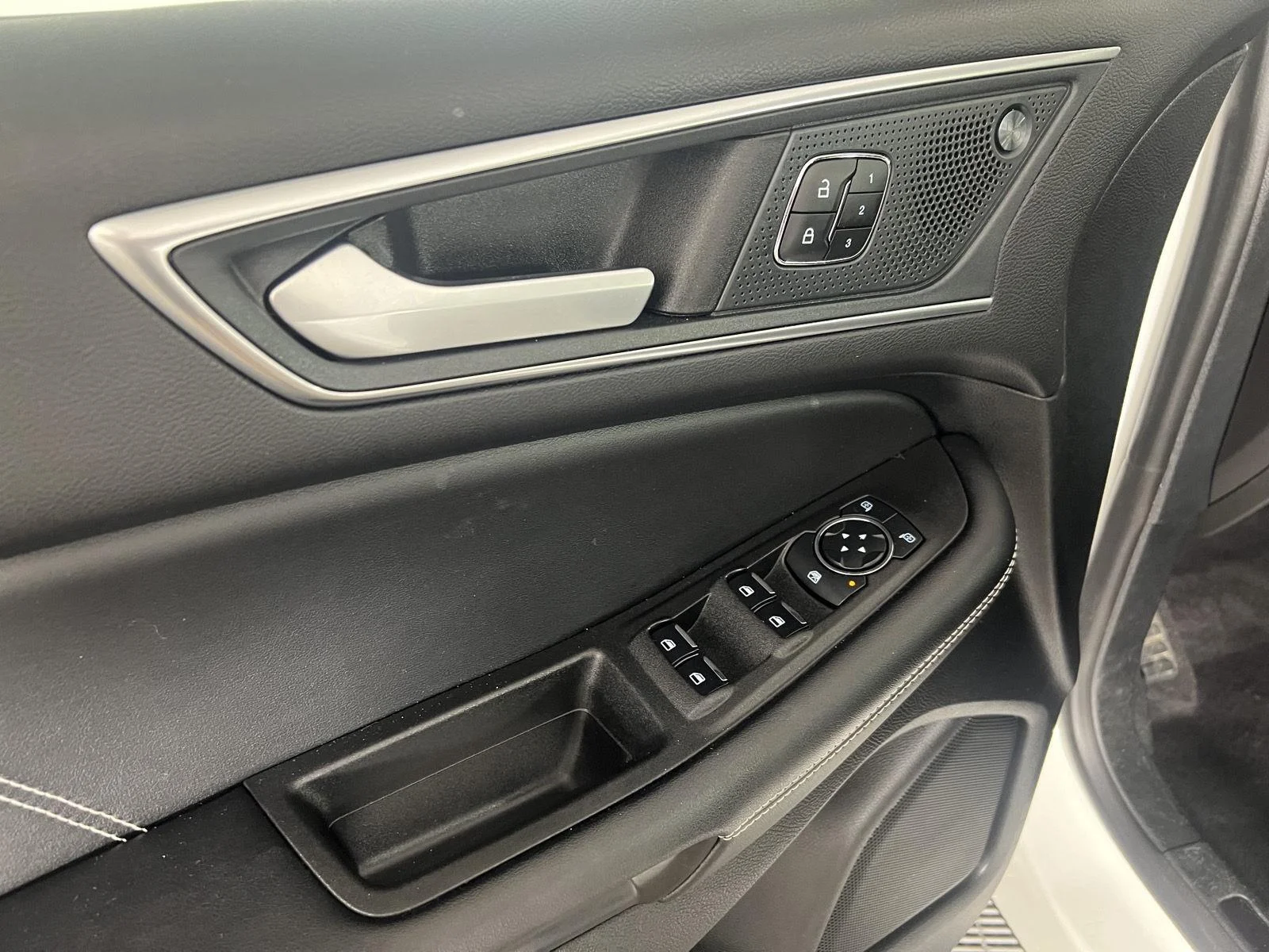 Used 2023 Wh Ford ST image 3