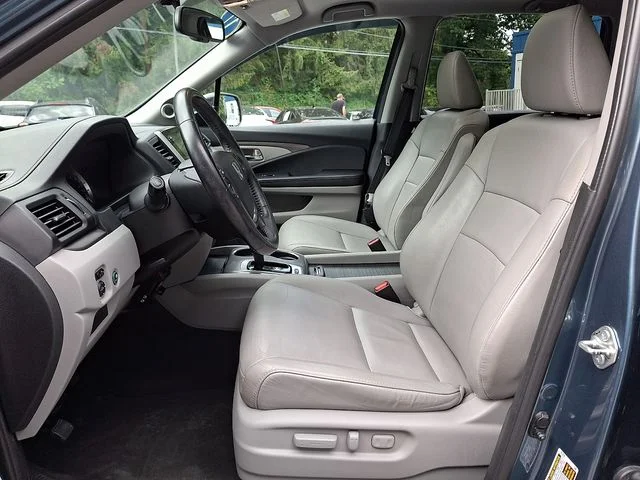 Used 2017 Blue Honda EX-L image 15