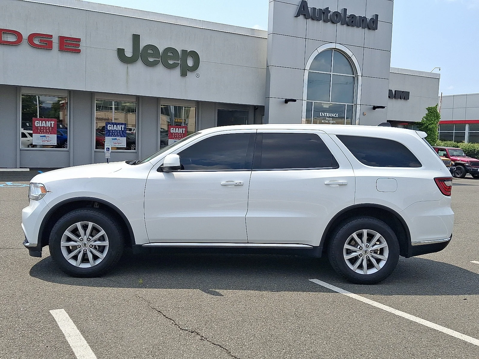 Used 2019 White Knuckle Clearcoat Dodge SXT image 4