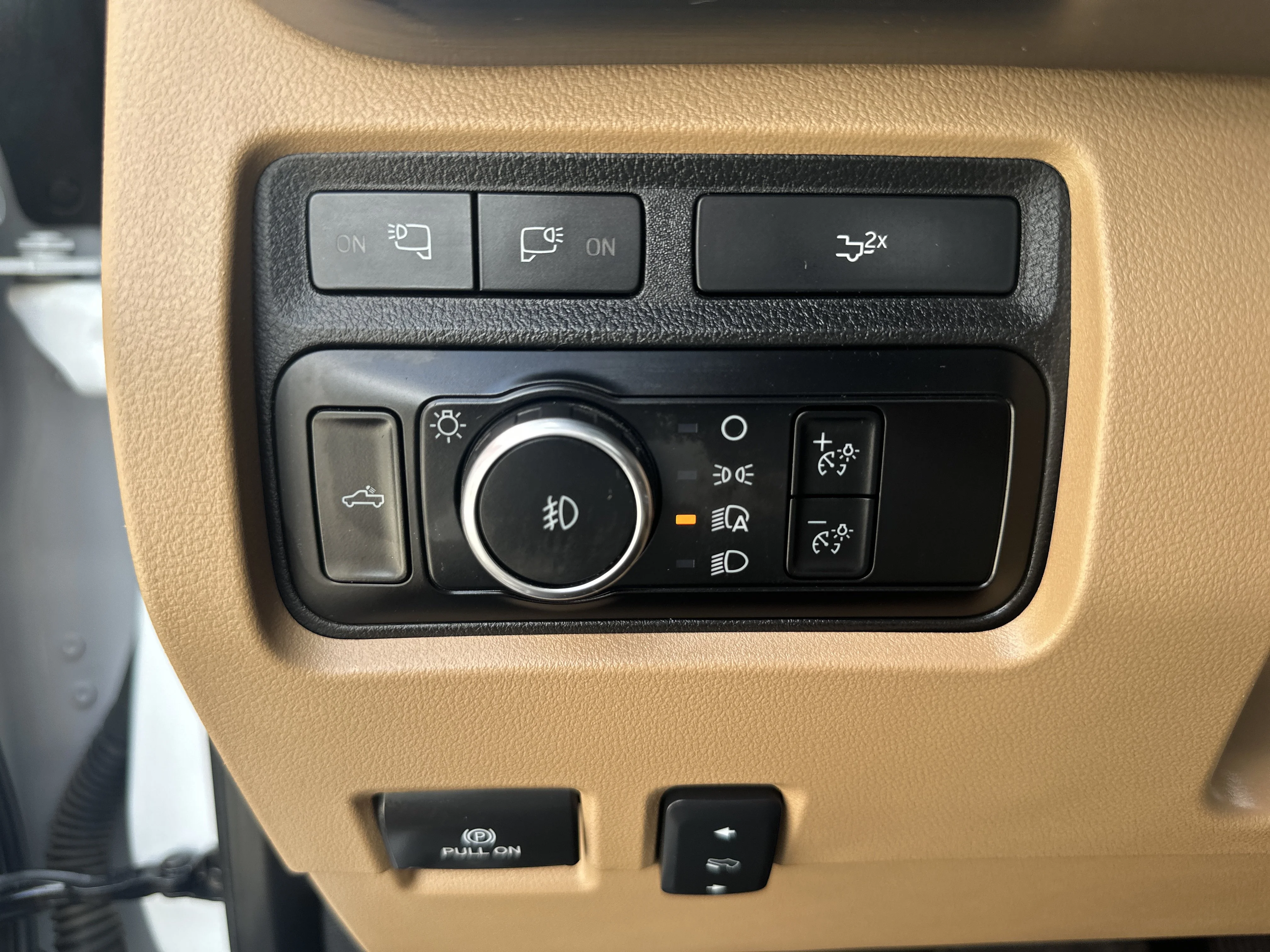 Used 2023  Ford  image 15