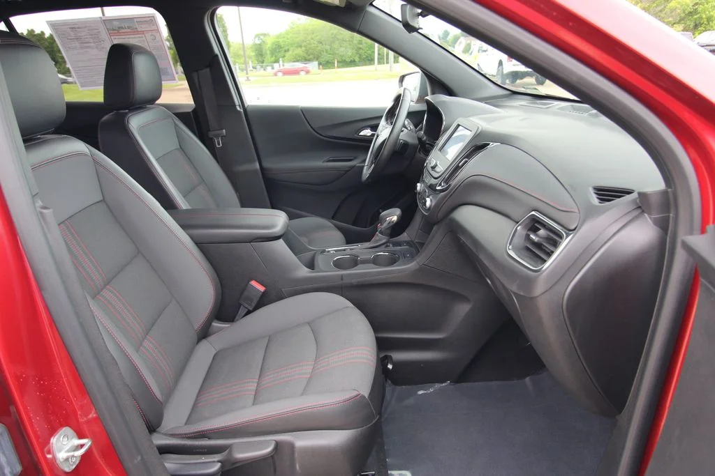 Used 2022  Chevrolet RS image 8