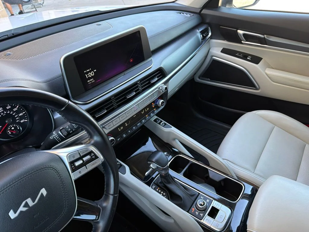 Used 2022 White Kia S image 16