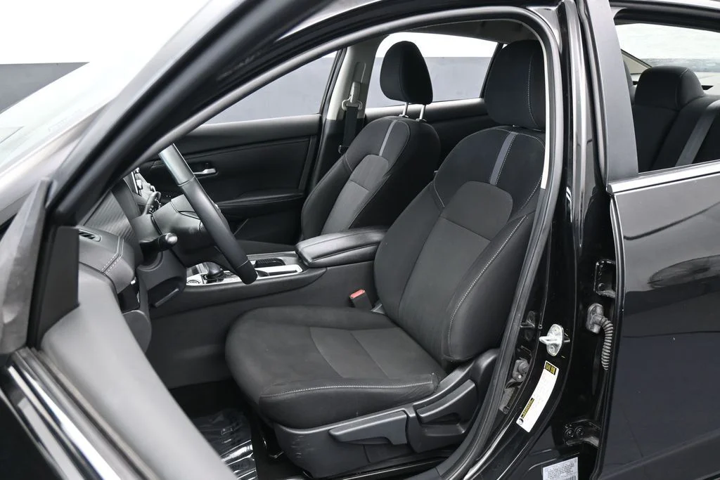 Used 2022 Super Black Nissan SV image 10