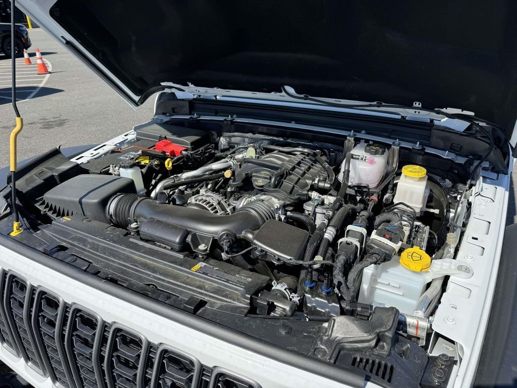 Used 2025 White Jeep Mojave image 12