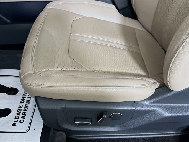 Used 2022  Ford Limited image 20