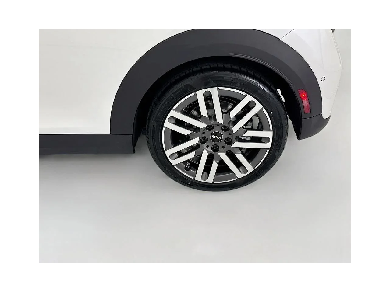New 2026 Nanuq White Metallic MINI SIGNATURE PLUS image 28