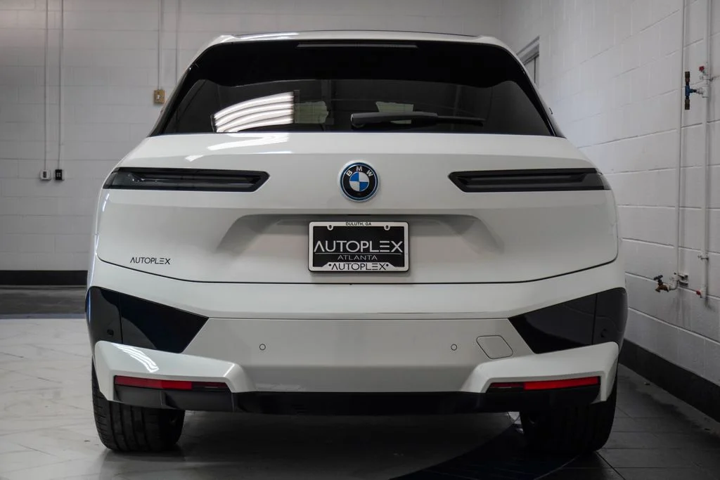 Used 2024 White BMW xDrive50 image 37