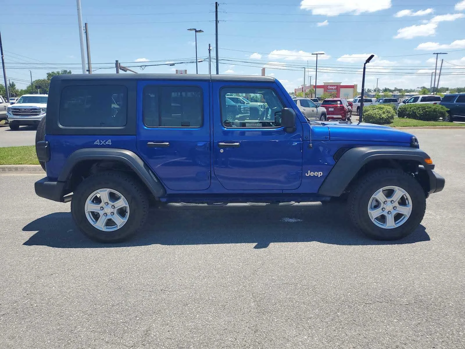 Used 2020 Ocean Blue Metallic Clea Jeep Sport S image 7